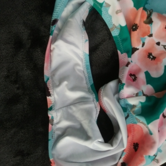 Brand new Cupshe Striped Floral - Picture 7 of 12